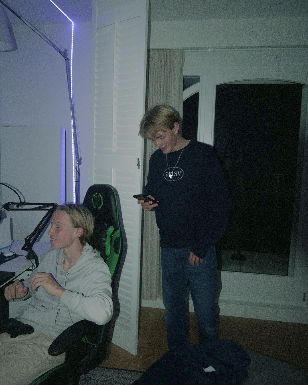 CLASSIC SWEAT NAVY - Artsy Apparel